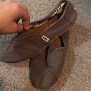 TOMS size 6 Gray